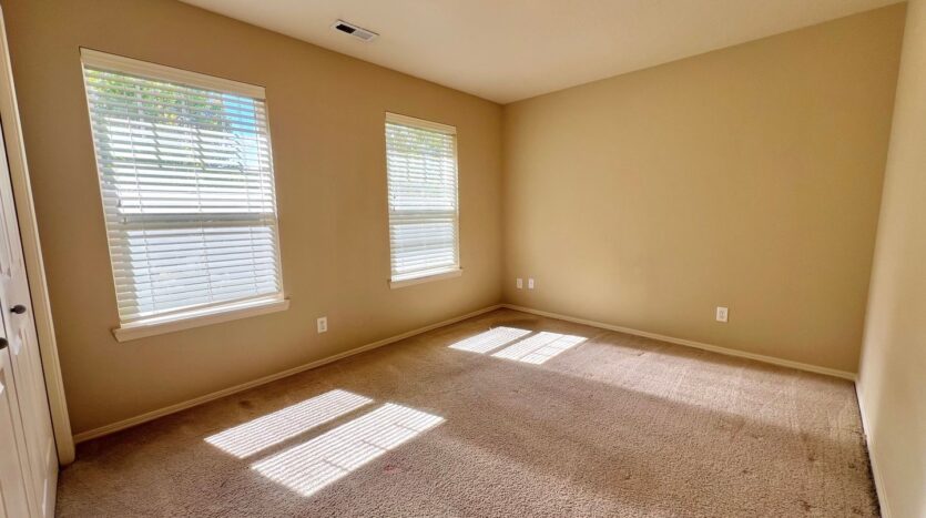 1048 SE Tamora Avenue - Hillsboro - Oregon - 3 bed, 2.5 bath rental property
