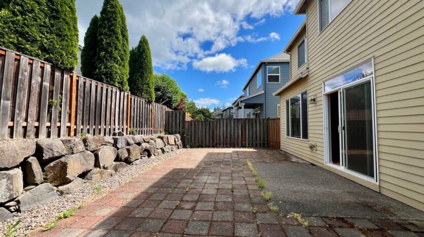 1048 SE Tamora Avenue - Hillsboro - Oregon - 3 bed, 2.5 bath rental property