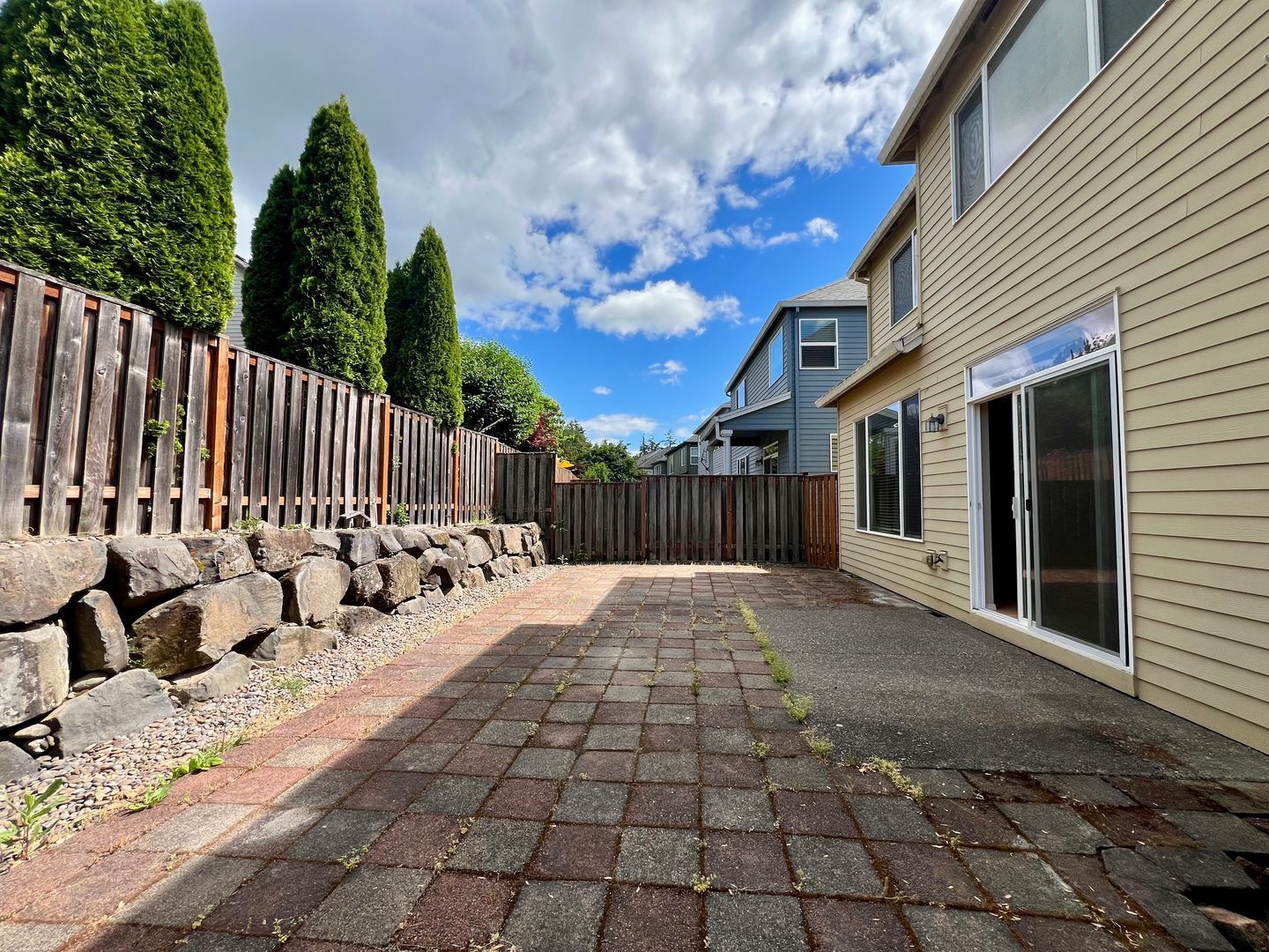 1048 SE Tamora Avenue - Hillsboro - Oregon - 3 bed, 2.5 bath rental property