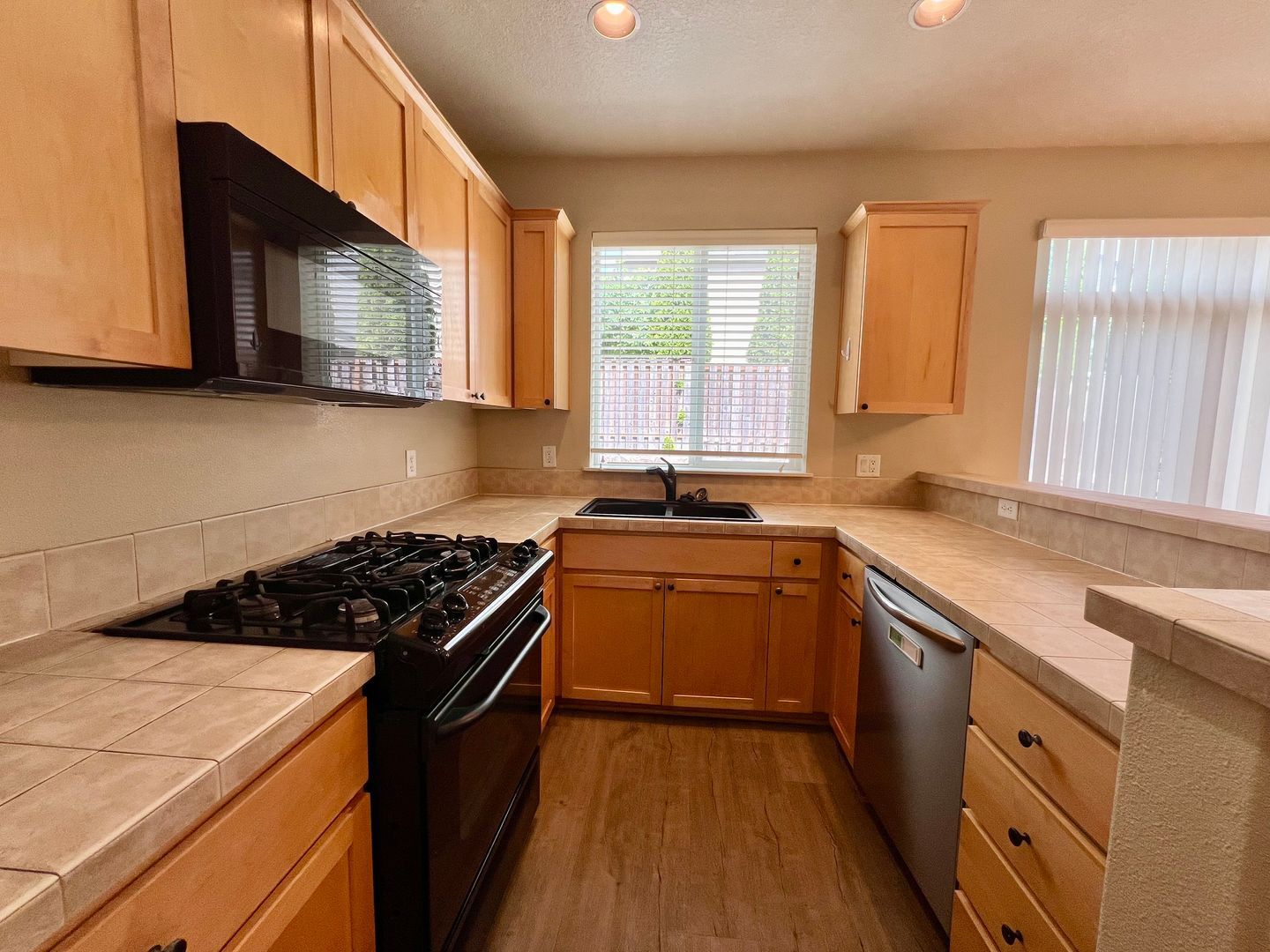 1048 SE Tamora Avenue - Hillsboro - Oregon - 3 bed, 2.5 bath rental property