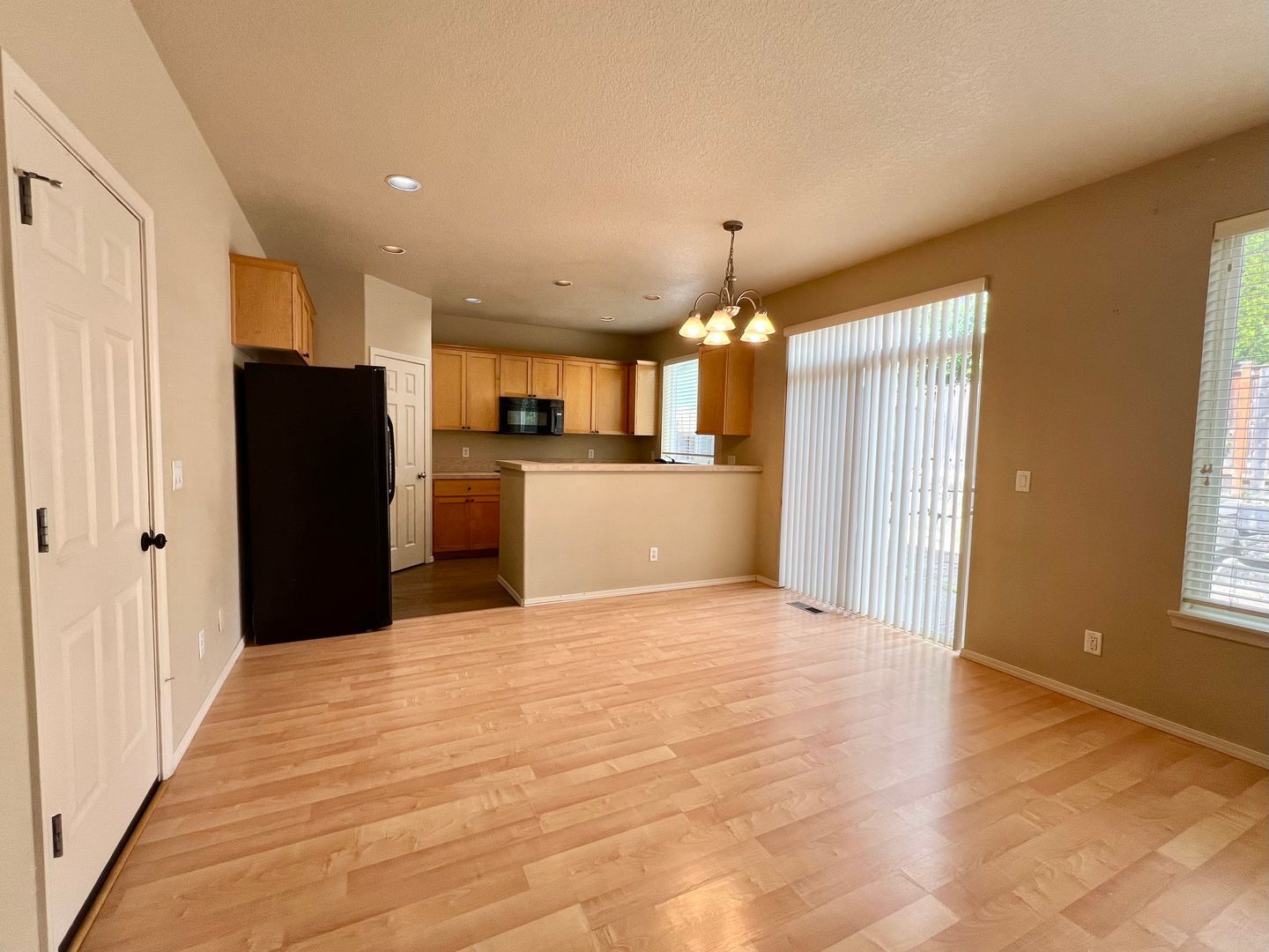 1048 SE Tamora Avenue - Hillsboro - Oregon - 3 bed, 2.5 bath rental property