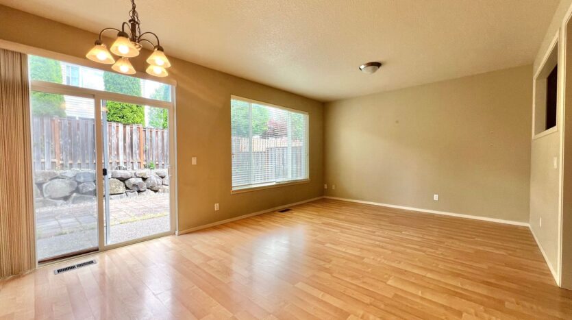 1048 SE Tamora Avenue - Hillsboro - Oregon - 3 bed, 2.5 bath rental property