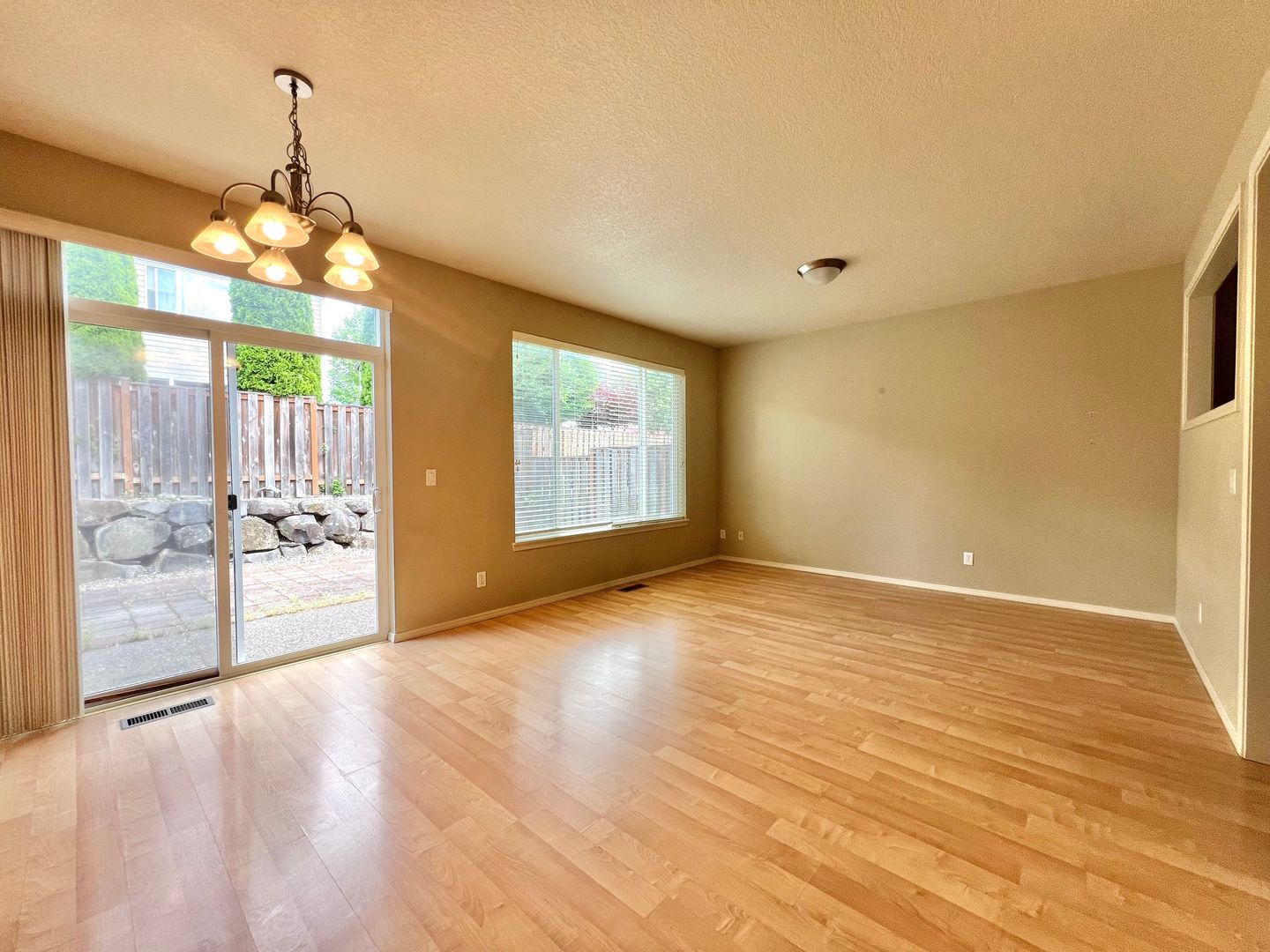 1048 SE Tamora Avenue - Hillsboro - Oregon - 3 bed, 2.5 bath rental property