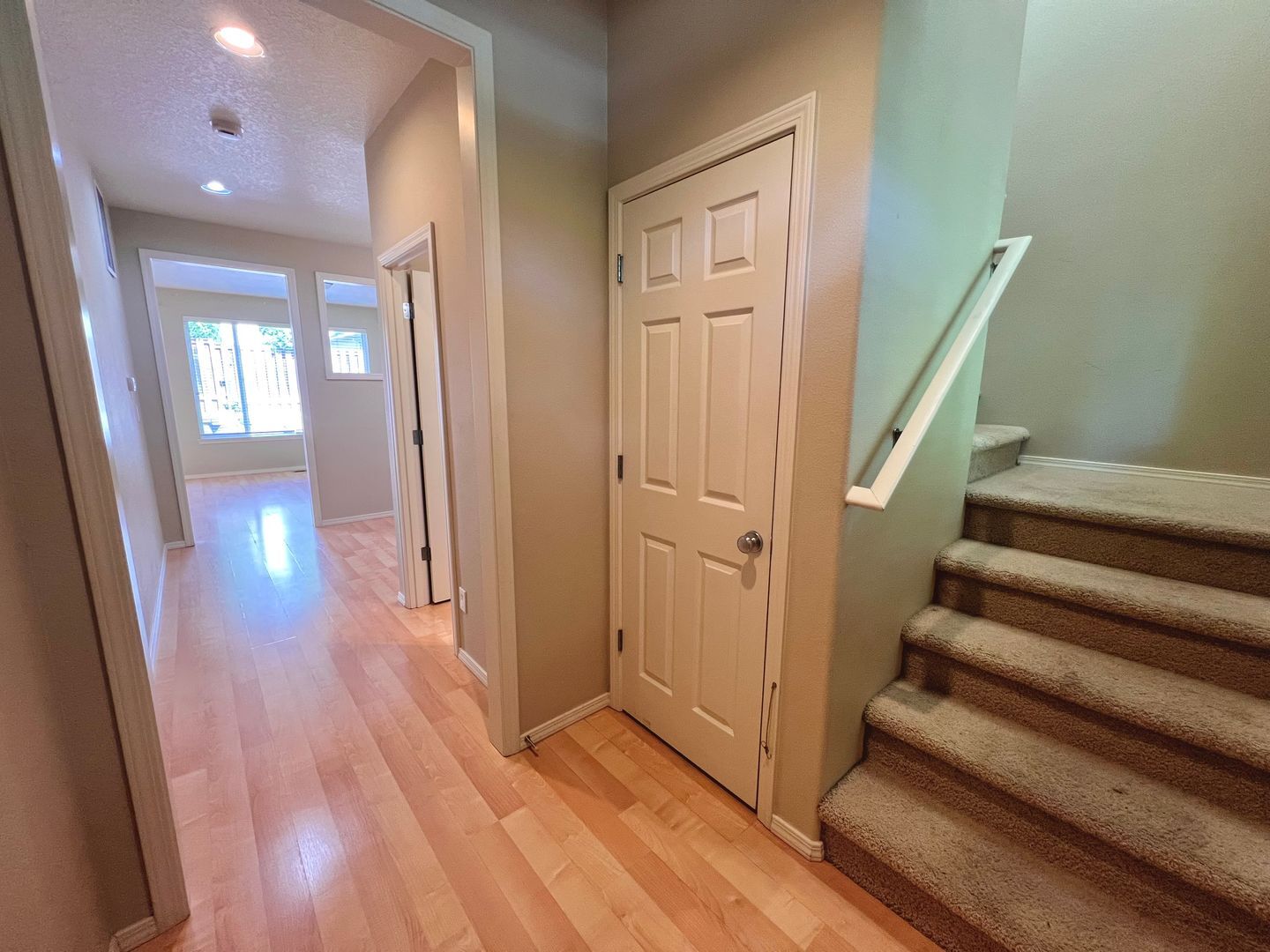 1048 SE Tamora Avenue - Hillsboro - Oregon - 3 bed, 2.5 bath rental property