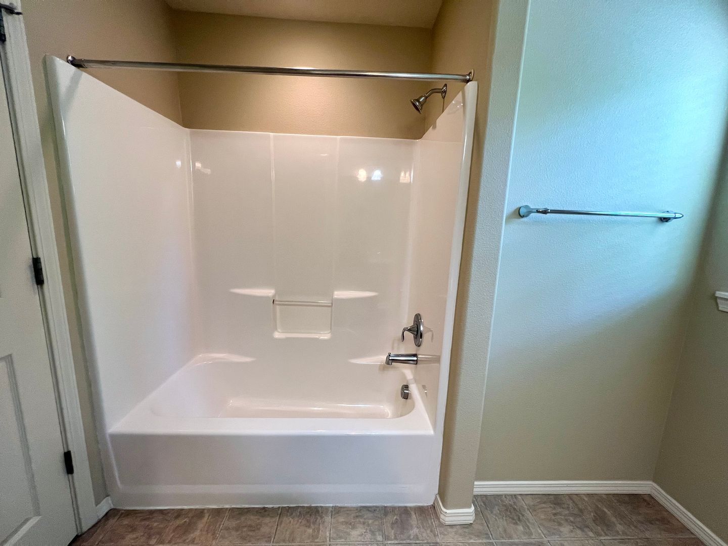 1048 SE Tamora Avenue - Hillsboro - Oregon - 3 bed, 2.5 bath rental property