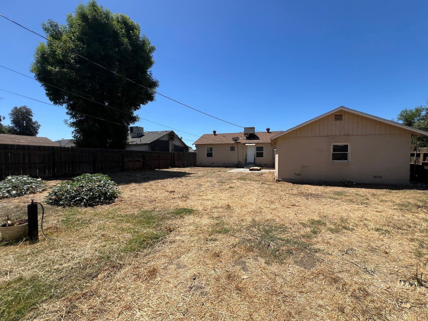 112 W. HOWARD - Visalia - California - 2 bed, 1 bath rental property