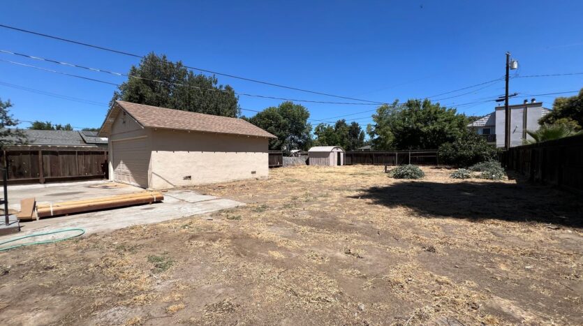 112 W. HOWARD - Visalia - California - 2 bed, 1 bath rental property