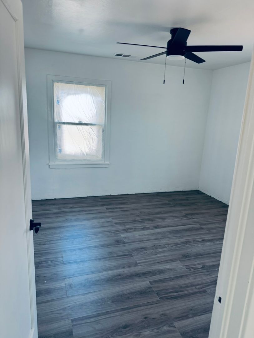 112 W. HOWARD - Visalia - California - 2 bed, 1 bath rental property