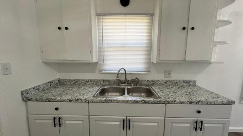 112 W. HOWARD - Visalia - California - 2 bed, 1 bath rental property