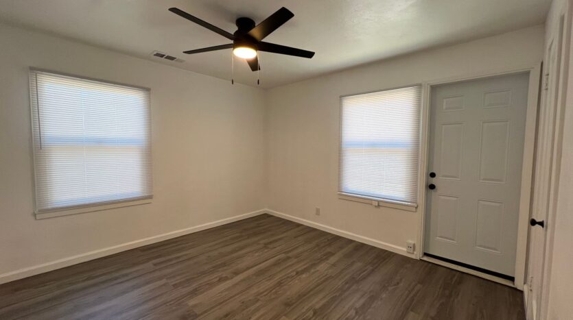 112 W. HOWARD - Visalia - California - 2 bed, 1 bath rental property