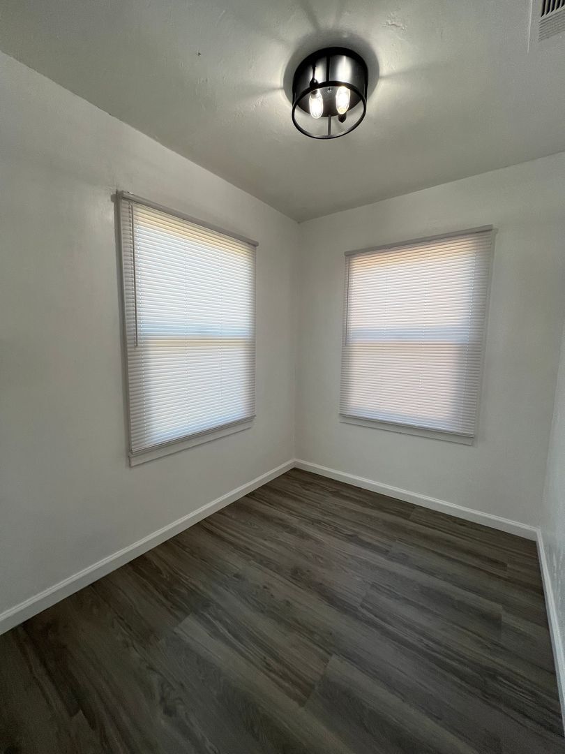 112 W. HOWARD - Visalia - California - 2 bed, 1 bath rental property