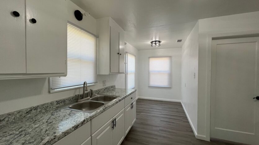 112 W. HOWARD - Visalia - California - 2 bed, 1 bath rental property