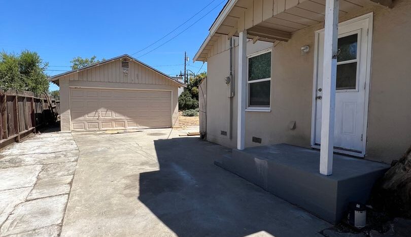 112 W. HOWARD - Visalia - California - 2 bed, 1 bath rental property