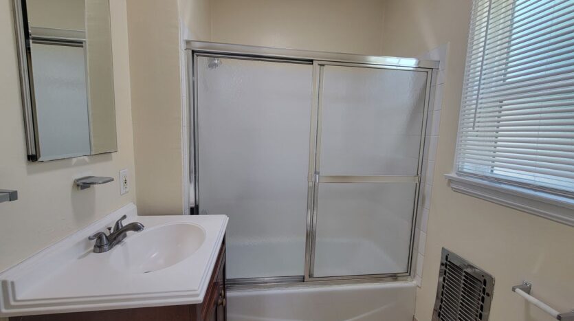 115-117 North Maple Street - Burbank - California - 1 bath rental property