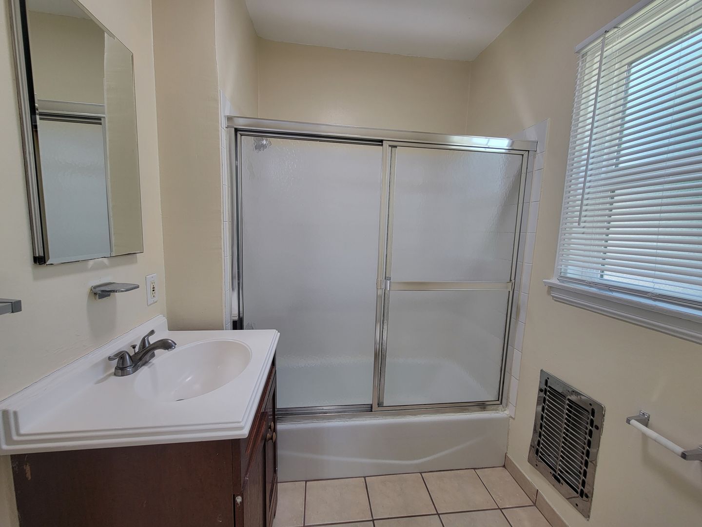 115-117 North Maple Street - Burbank - California - 1 bath rental property
