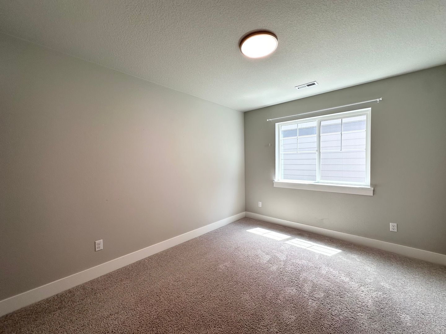 11732 SE Golden Eagle Ln - Happy Valley - Oregon - 4 bed, 2.5 bath rental property