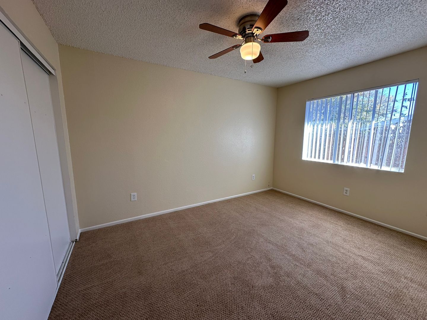 13915 Spruce St - Hesperia - California - 2 bed, 2 bath rental property