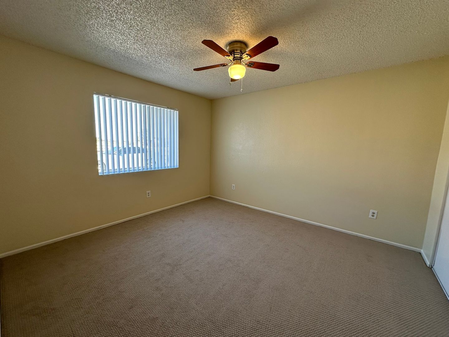 13915 Spruce St - Hesperia - California - 2 bed, 2 bath rental property