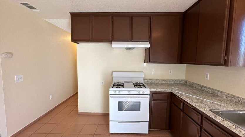 13915 Spruce St - Hesperia - California - 2 bed, 2 bath rental property