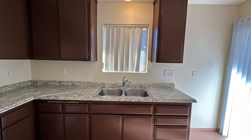 13915 Spruce St - Hesperia - California - 2 bed, 2 bath rental property