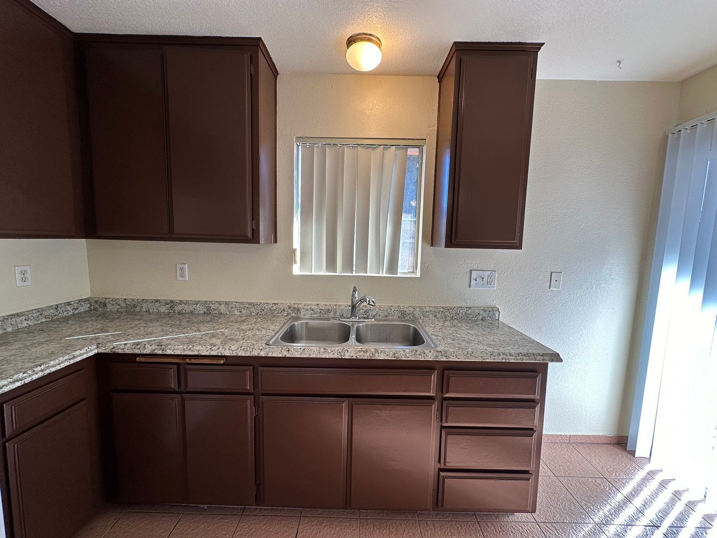 13915 Spruce St - Hesperia - California - 2 bed, 2 bath rental property