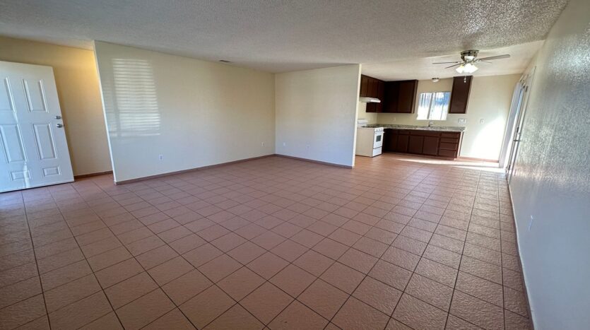 13915 Spruce St - Hesperia - California - 2 bed, 2 bath rental property