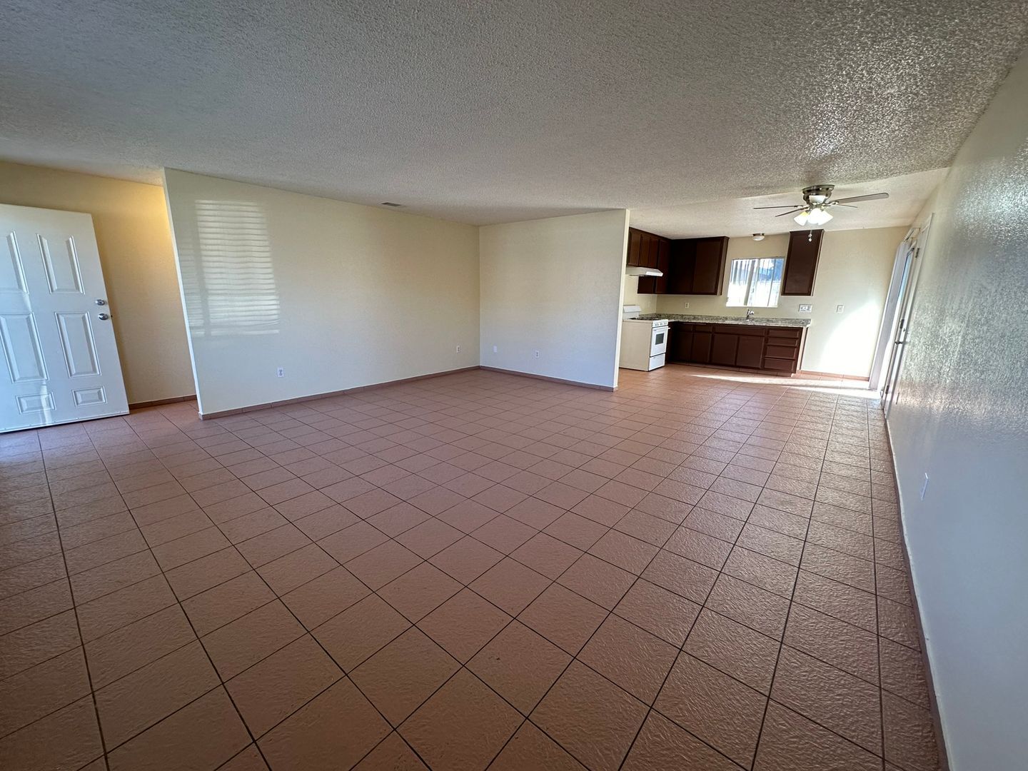 13915 Spruce St - Hesperia - California - 2 bed, 2 bath rental property