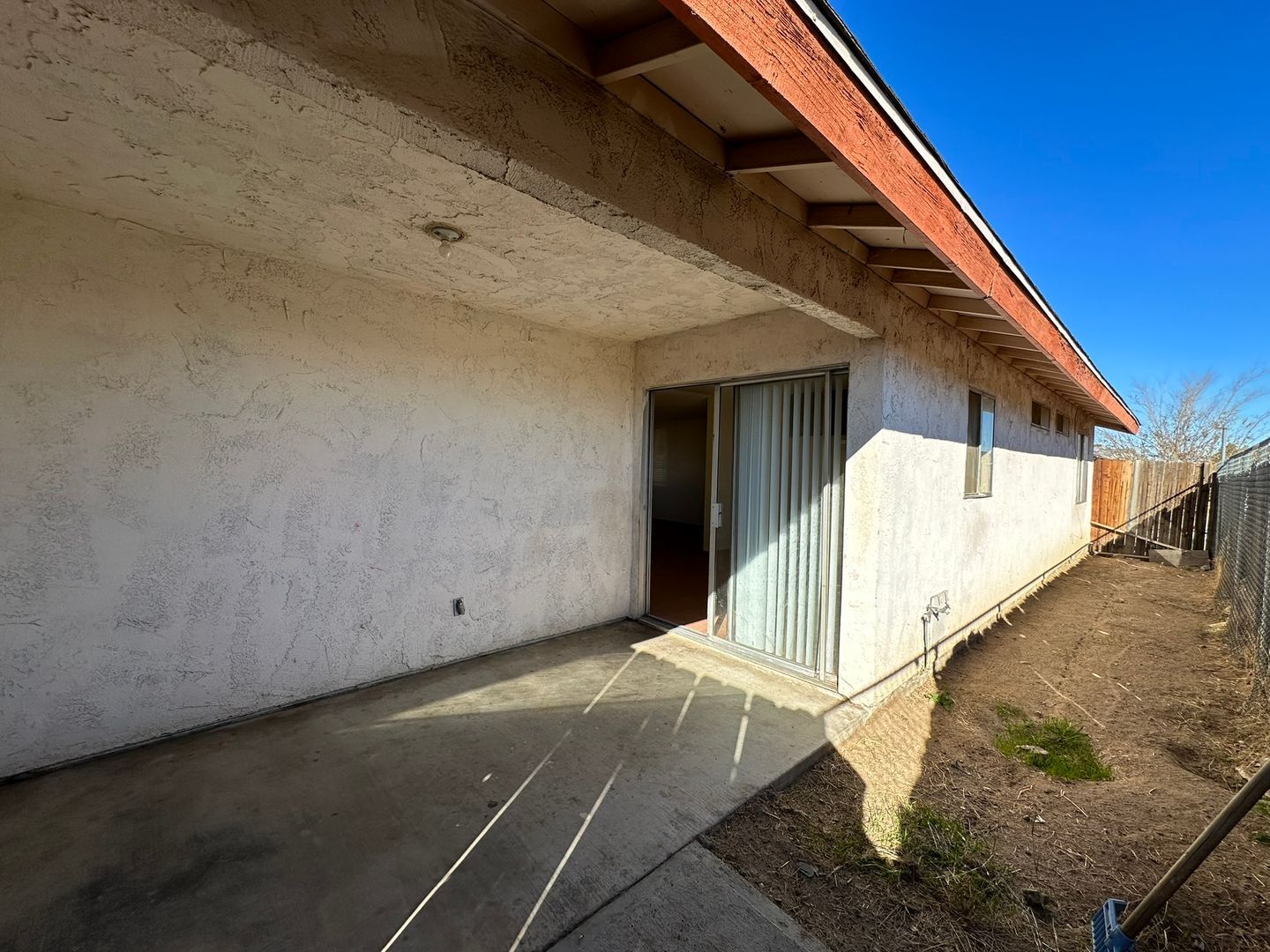 13915 Spruce St - Hesperia - California - 2 bed, 2 bath rental property