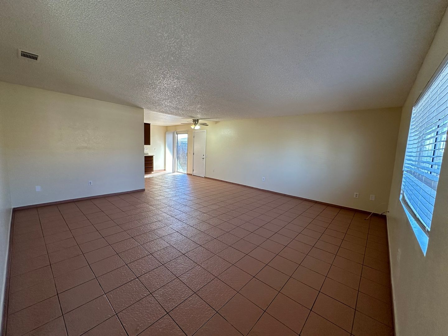 13915 Spruce St - Hesperia - California - 2 bed, 2 bath rental property