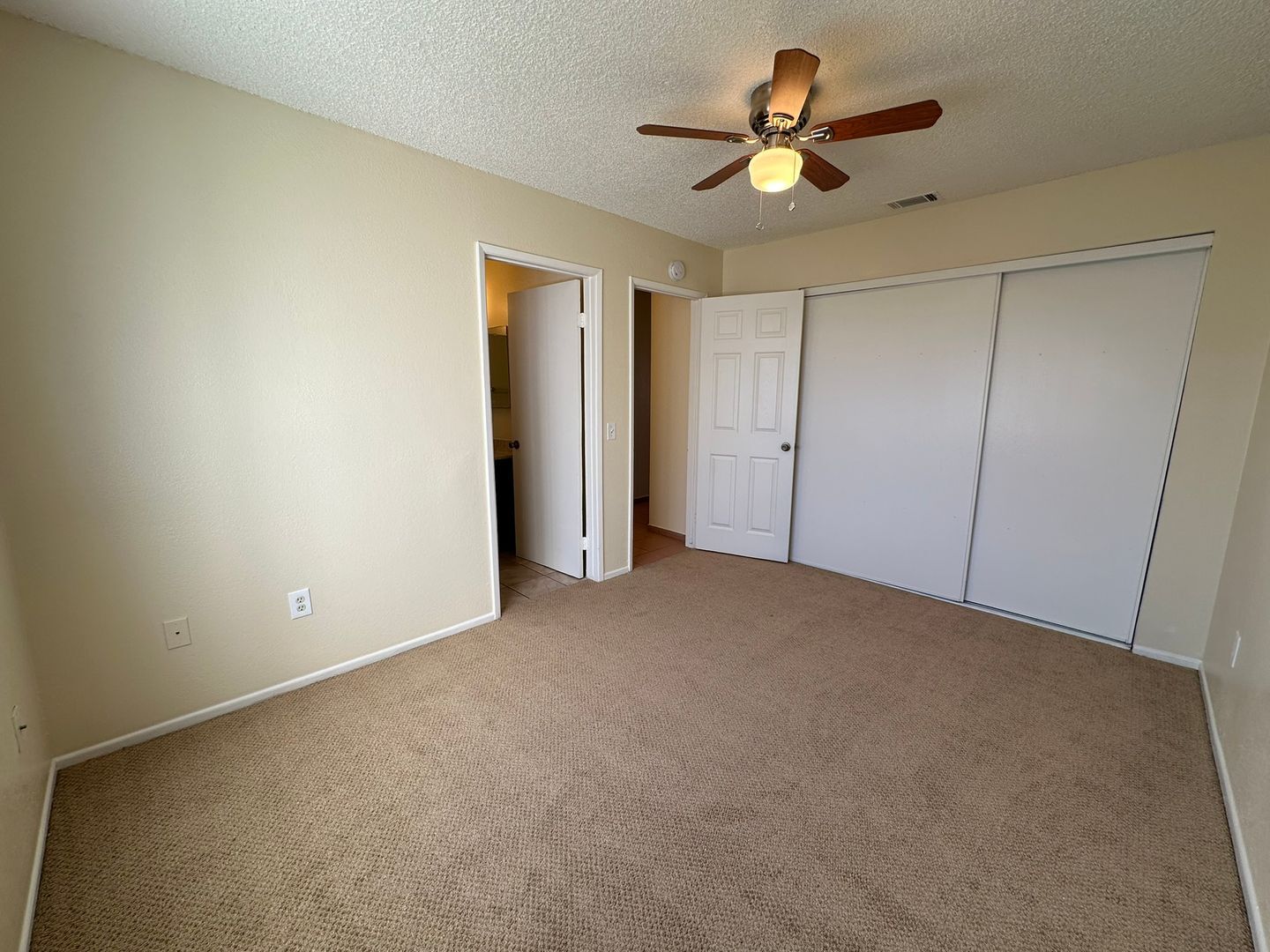 13915 Spruce St - Hesperia - California - 2 bed, 2 bath rental property