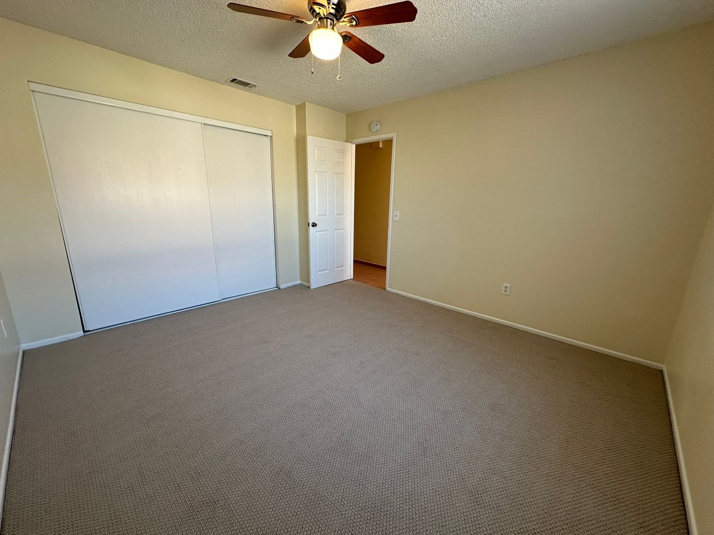 13915 Spruce St - Hesperia - California - 2 bed, 2 bath rental property