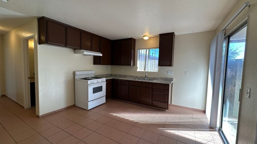 13915 Spruce St - Hesperia - California - 2 bed, 2 bath rental property