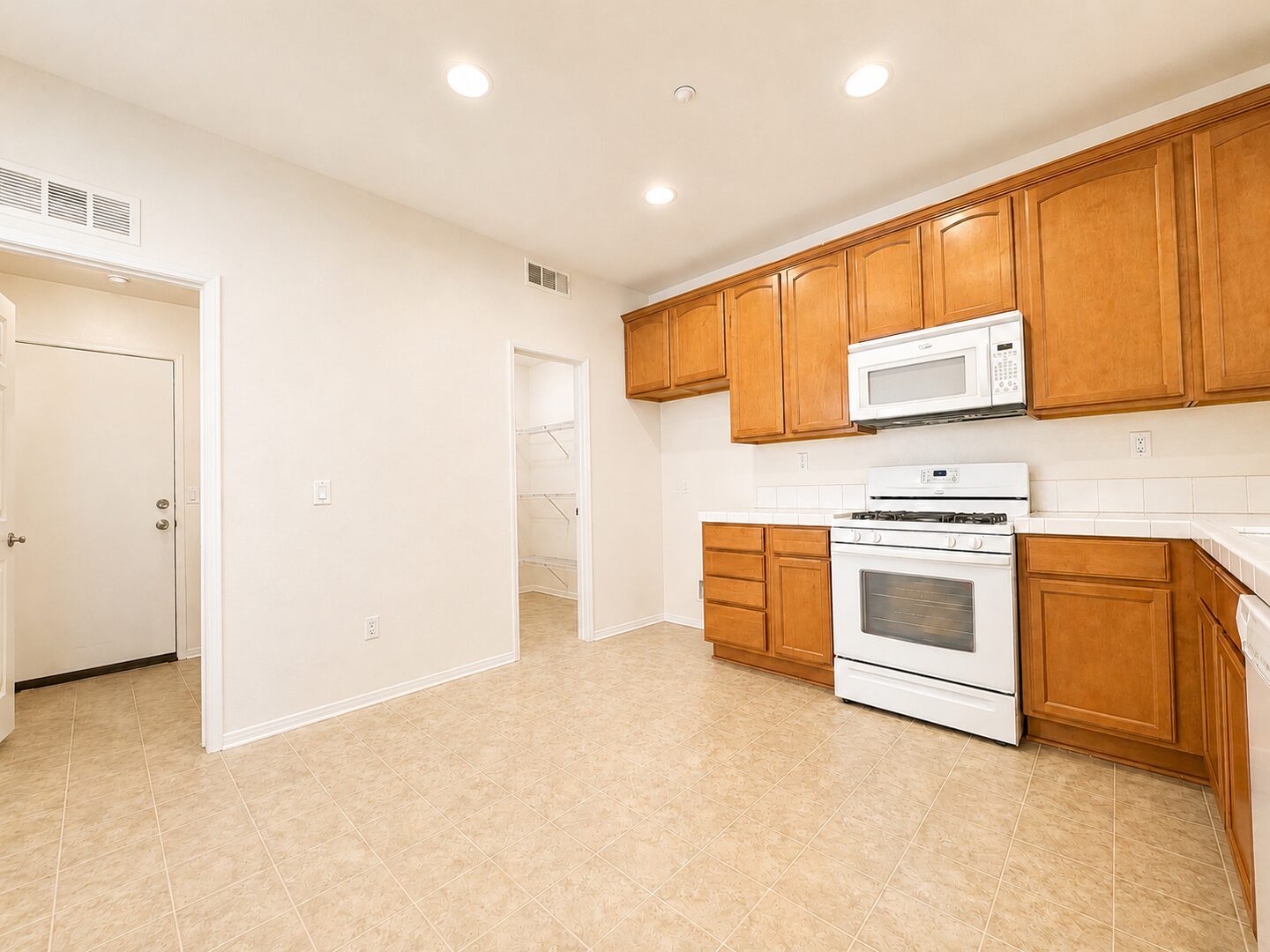 15325 Oak Tree Dr. #104 - Lake Elsinore - California - 3 bed, 2.5 bath rental property