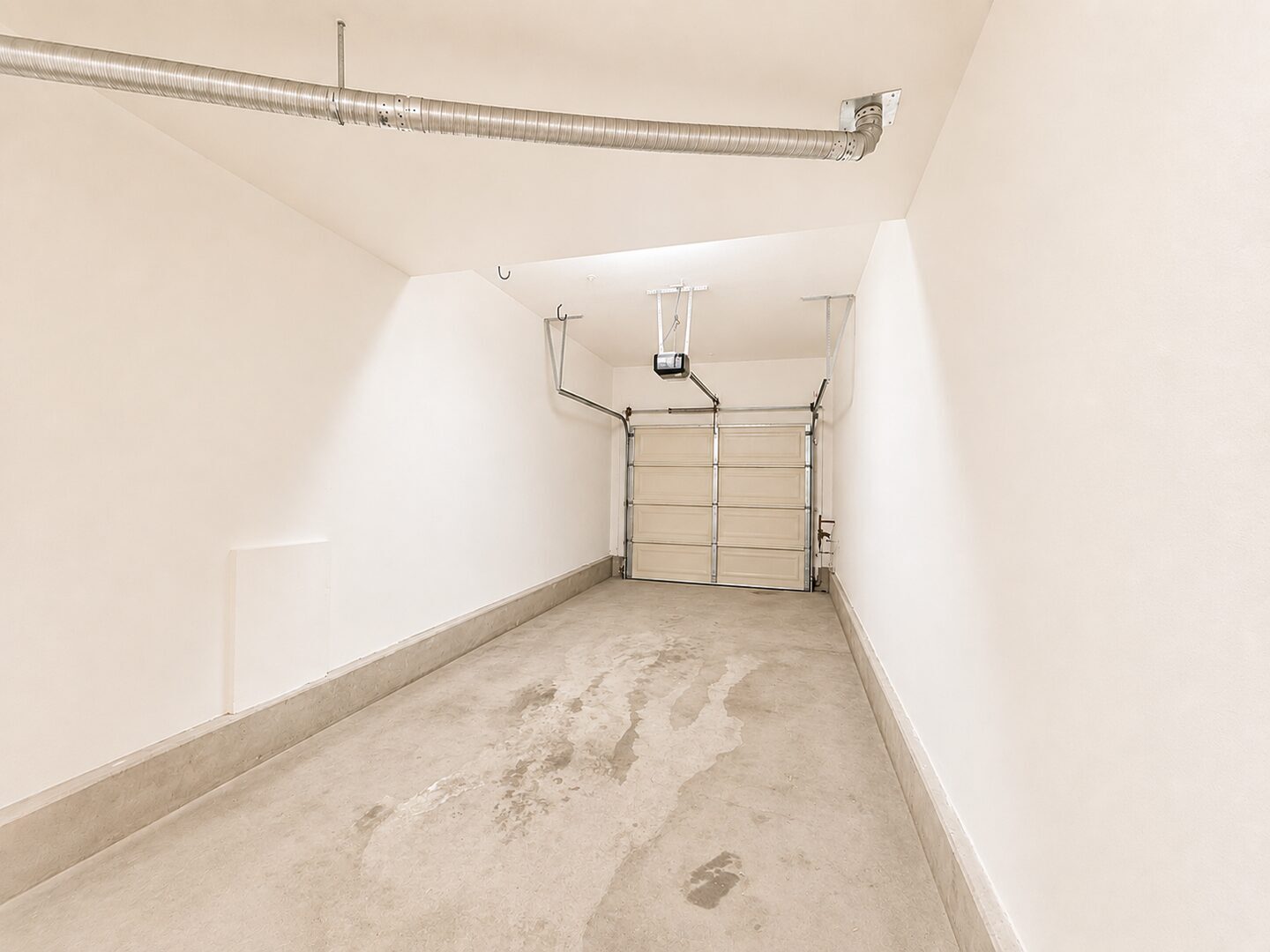 15325 Oak Tree Dr. #104 - Lake Elsinore - California - 3 bed, 2.5 bath rental property