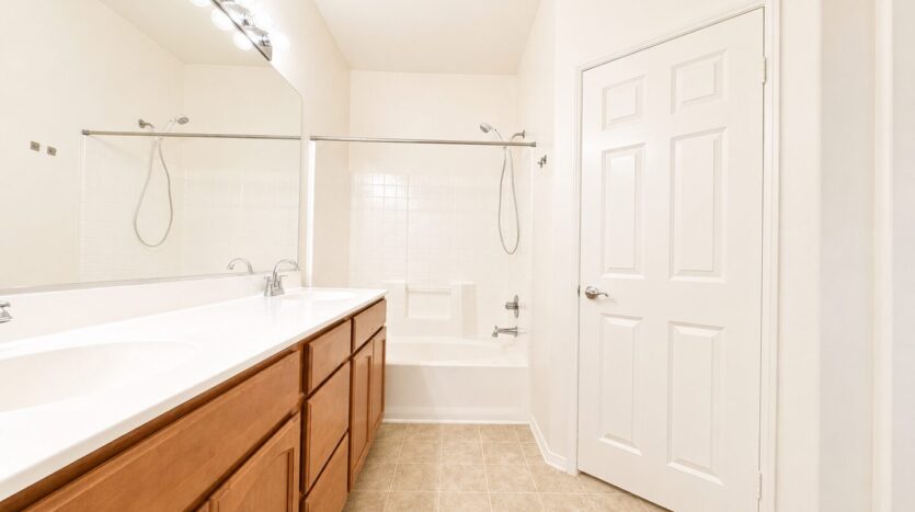 15325 Oak Tree Dr. #104 - Lake Elsinore - California - 3 bed, 2.5 bath rental property