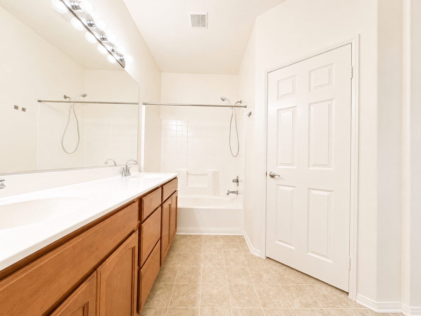 15325 Oak Tree Dr. #104 - Lake Elsinore - California - 3 bed, 2.5 bath rental property