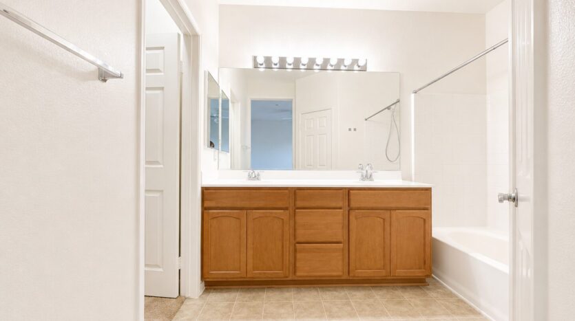 15325 Oak Tree Dr. #104 - Lake Elsinore - California - 3 bed, 2.5 bath rental property