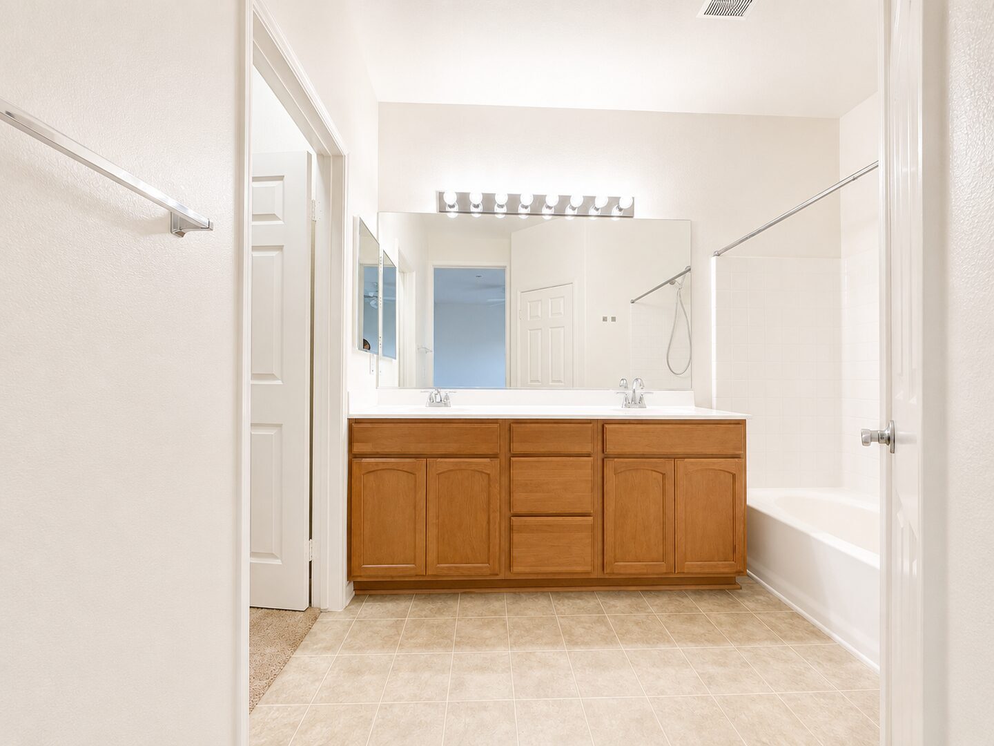 15325 Oak Tree Dr. #104 - Lake Elsinore - California - 3 bed, 2.5 bath rental property