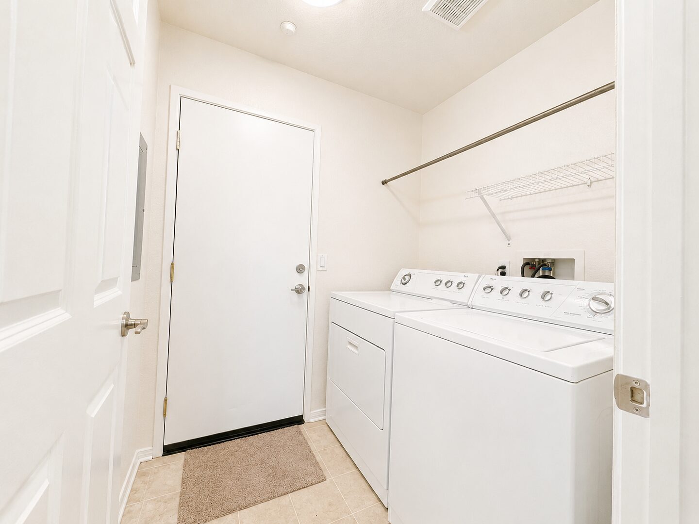 15325 Oak Tree Dr. #104 - Lake Elsinore - California - 3 bed, 2.5 bath rental property