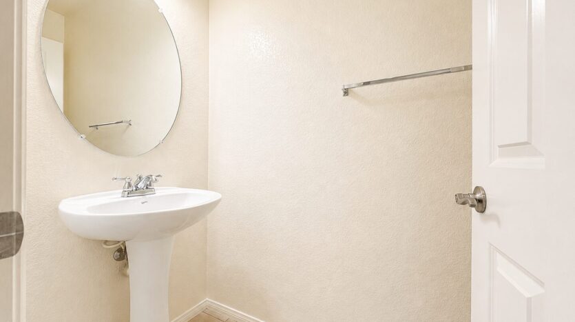 15325 Oak Tree Dr. #104 - Lake Elsinore - California - 3 bed, 2.5 bath rental property