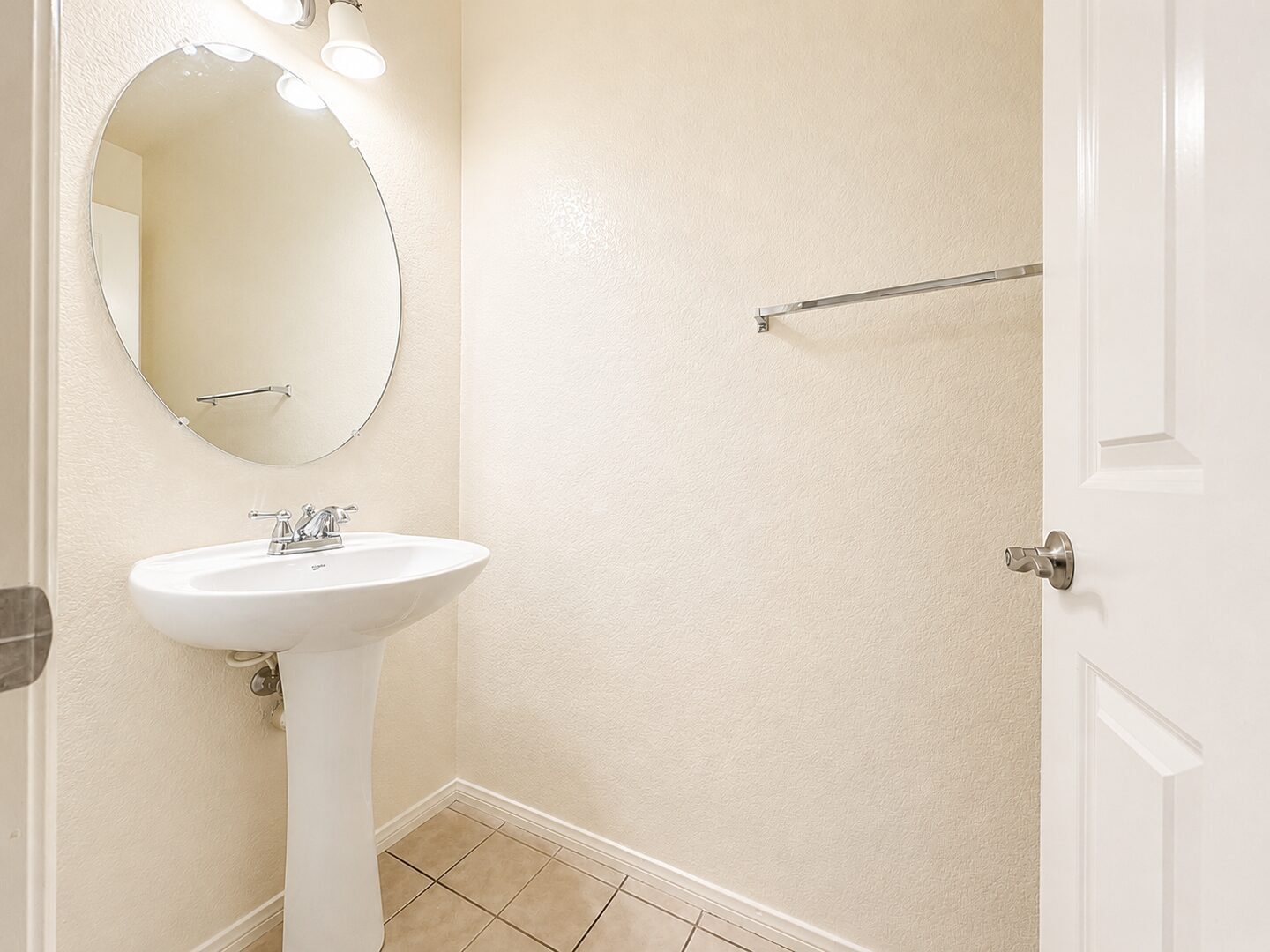 15325 Oak Tree Dr. #104 - Lake Elsinore - California - 3 bed, 2.5 bath rental property