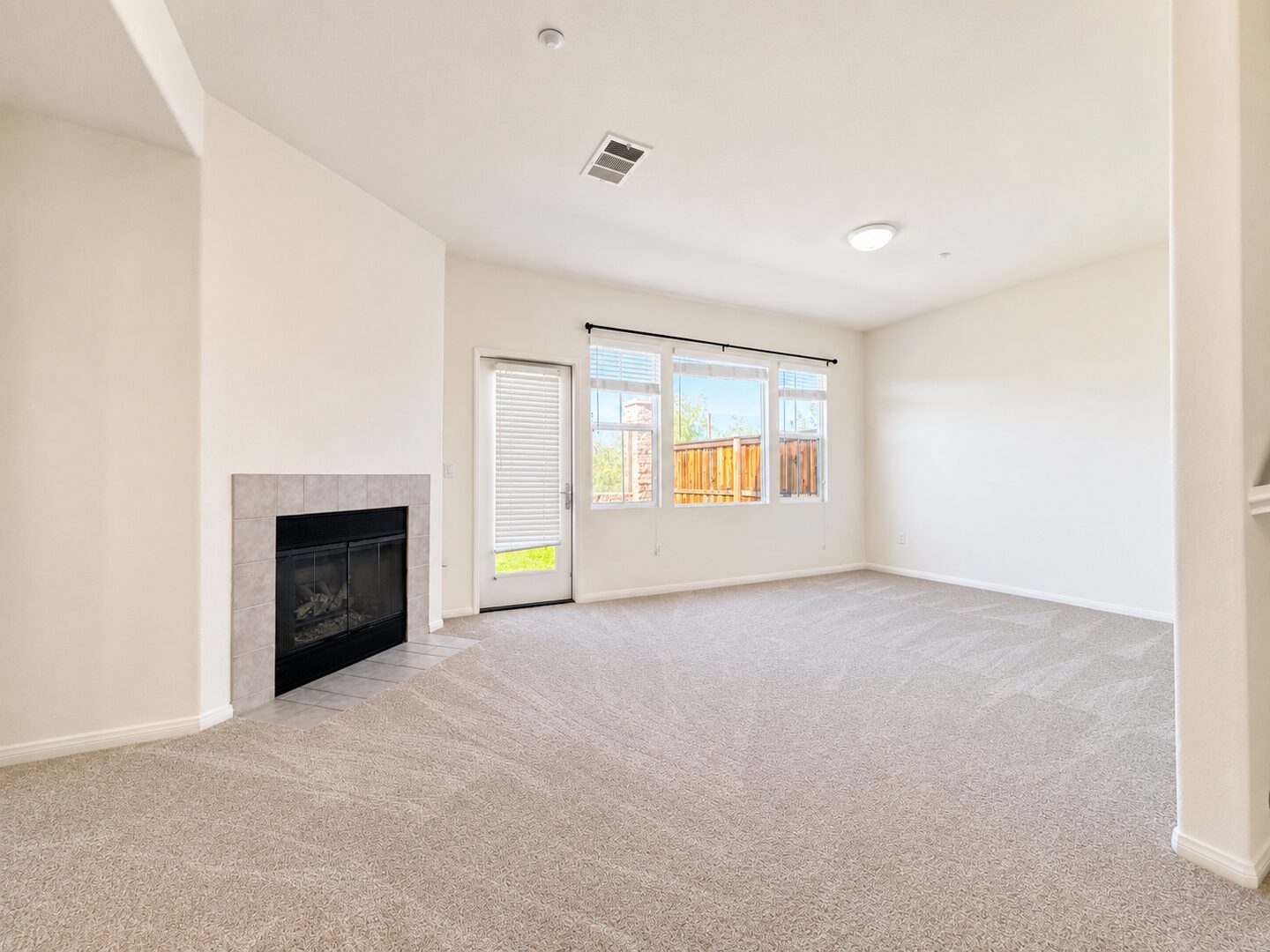 15325 Oak Tree Dr. #104 - Lake Elsinore - California - 3 bed, 2.5 bath rental property