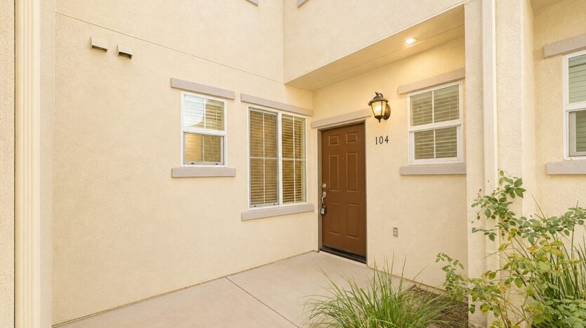 15325 Oak Tree Dr. #104 - Lake Elsinore - California - 3 bed, 2.5 bath rental property