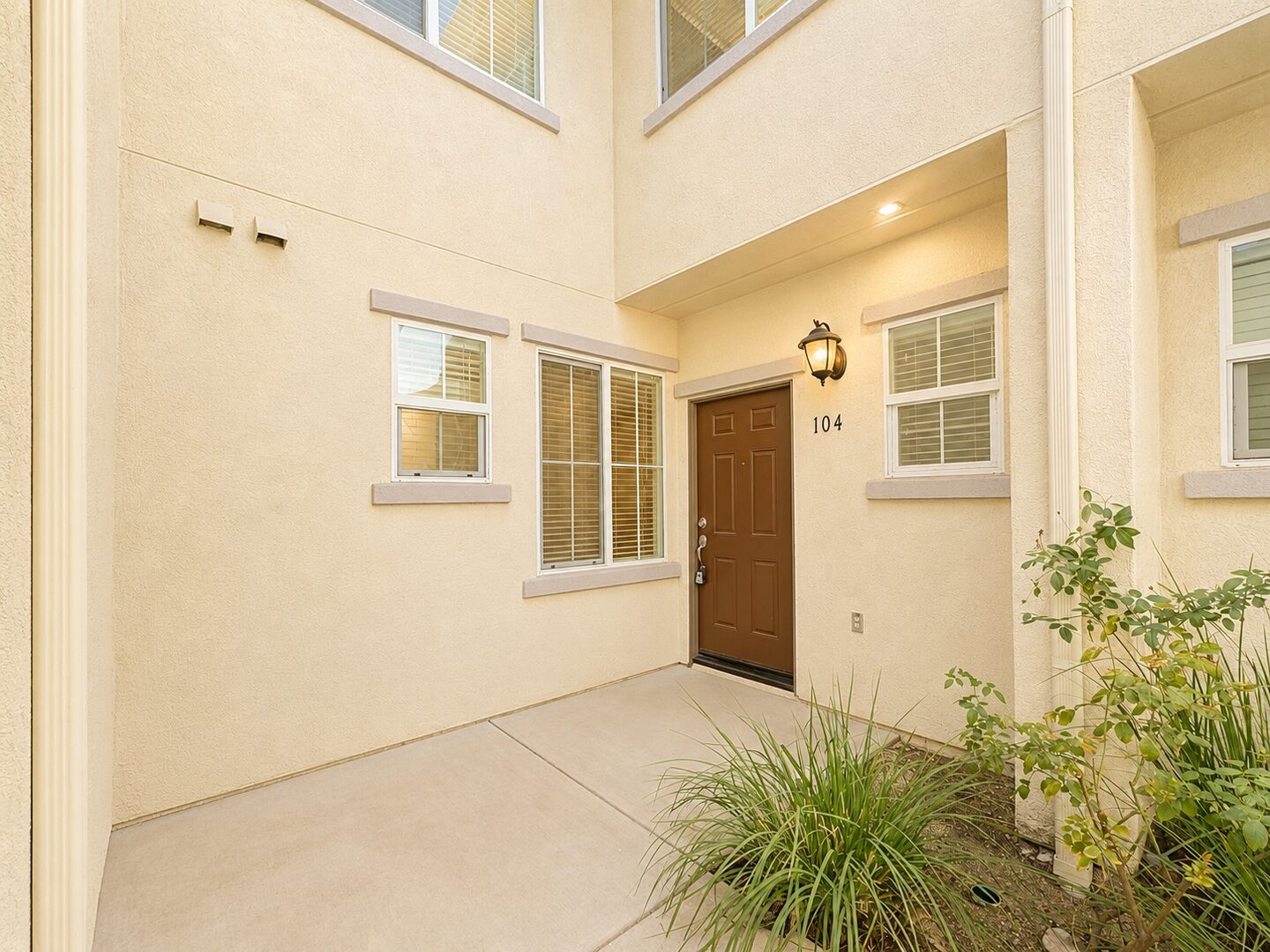 15325 Oak Tree Dr. #104 - Lake Elsinore - California - 3 bed, 2.5 bath rental property