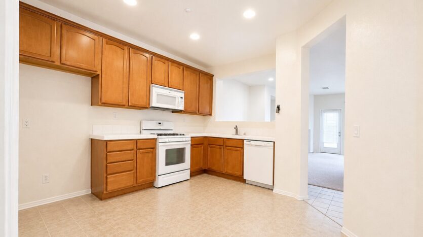 15325 Oak Tree Dr. #104 - Lake Elsinore - California - 3 bed, 2.5 bath rental property