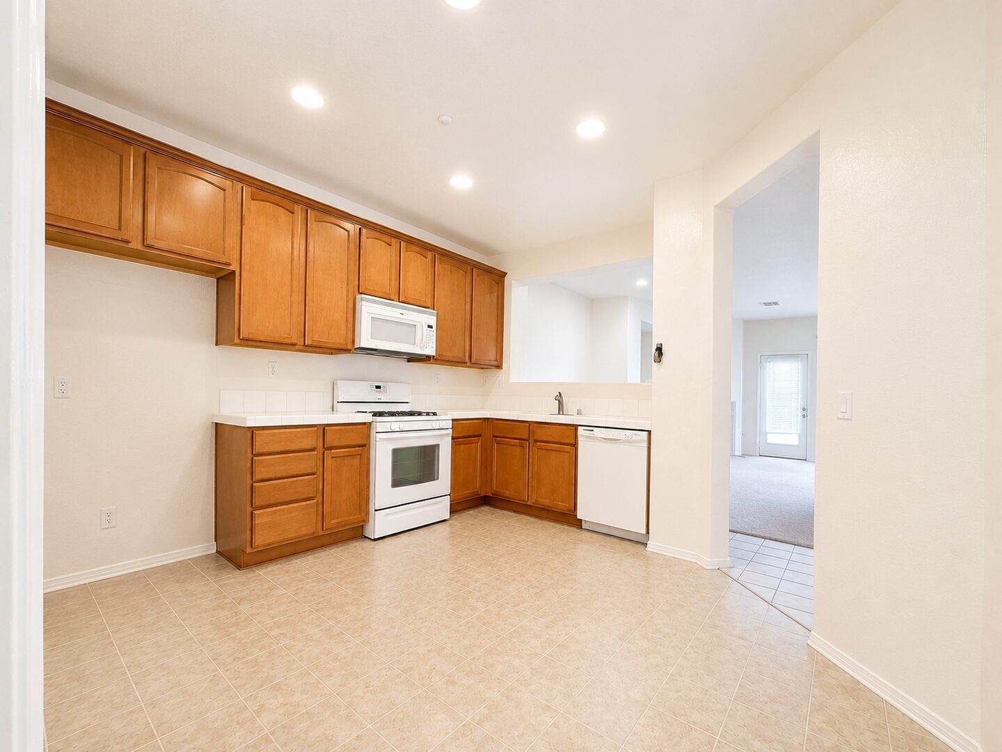 15325 Oak Tree Dr. #104 - Lake Elsinore - California - 3 bed, 2.5 bath rental property