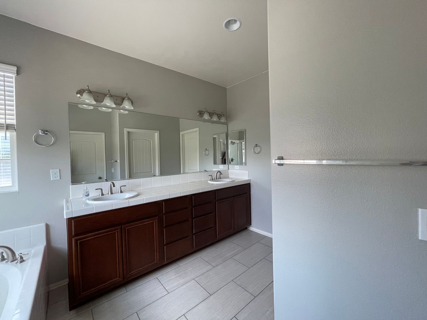 1591 Stow Grove Ave - Chula Vista - California - 5 bed, 3.5 bath rental property