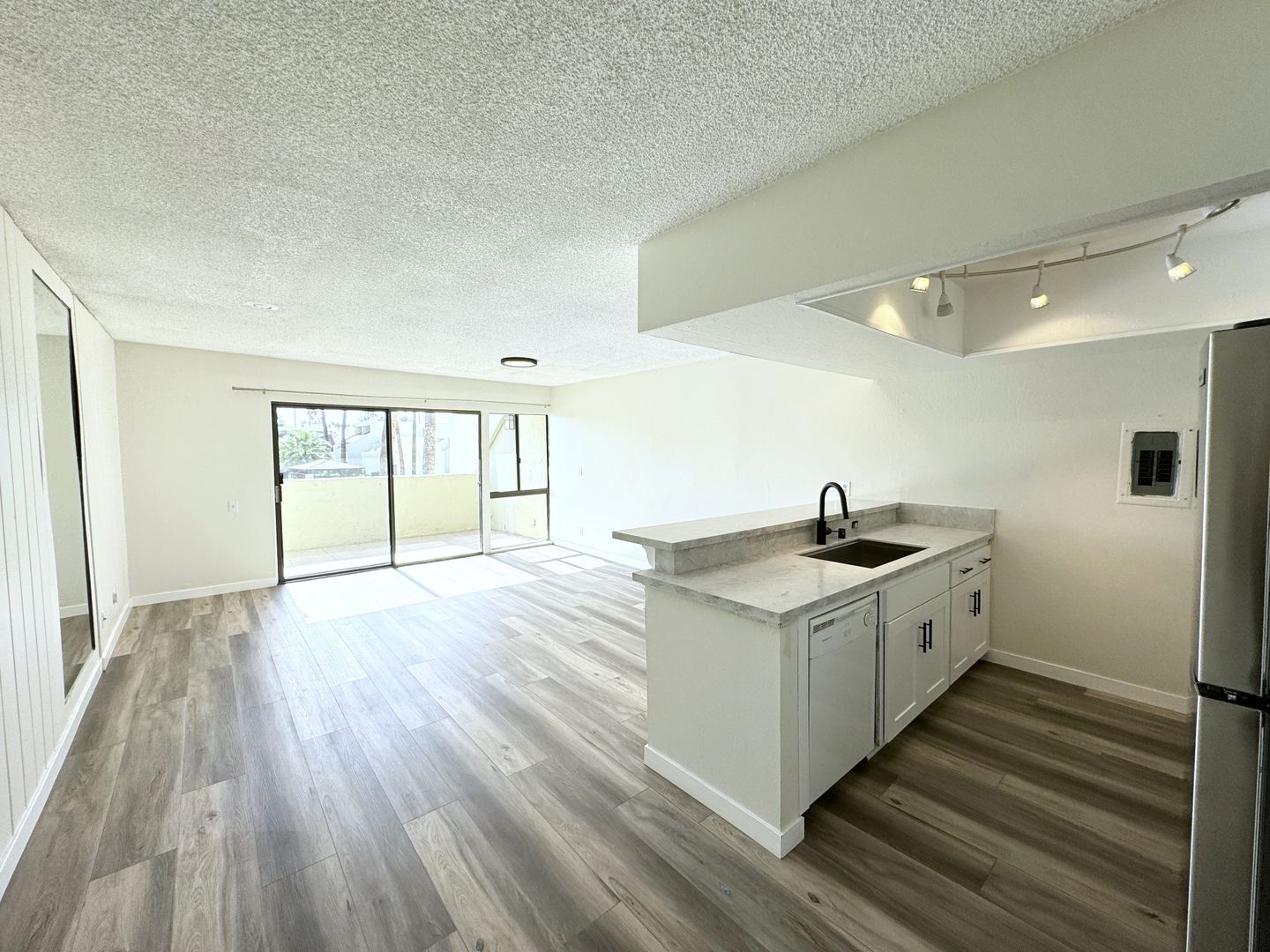1655 E Palm Canyon Dr. Unit 408 - Palm Springs - California - 1 bed, 1 bath rental property