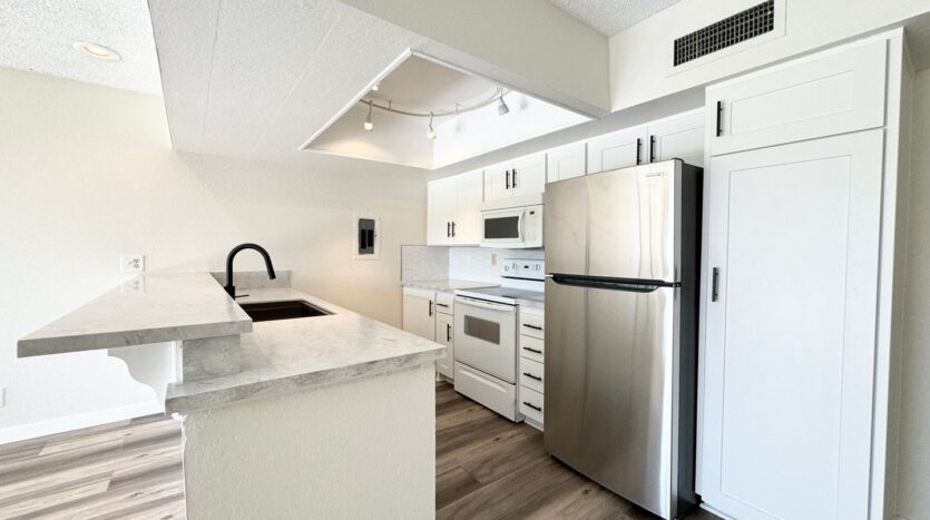 1655 E Palm Canyon Dr. Unit 408 - Palm Springs - California - 1 bed, 1 bath rental property