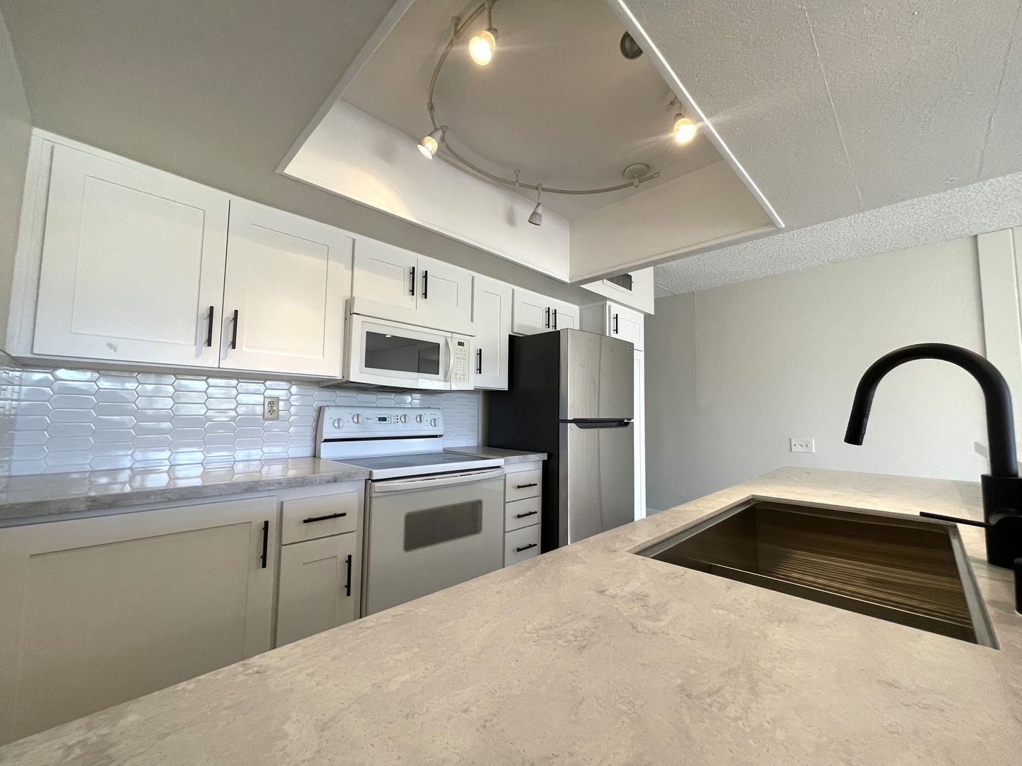 1655 E Palm Canyon Dr. Unit 408 - Palm Springs - California - 1 bed, 1 bath rental property